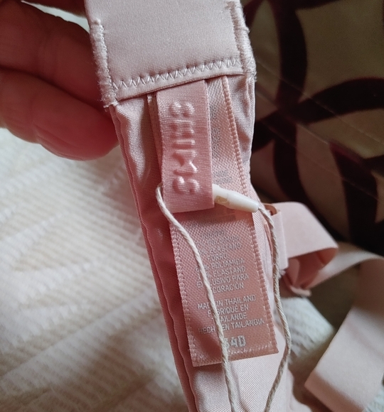 SKIMS Molded Unlined Demi Bra - Picture 11 of 14